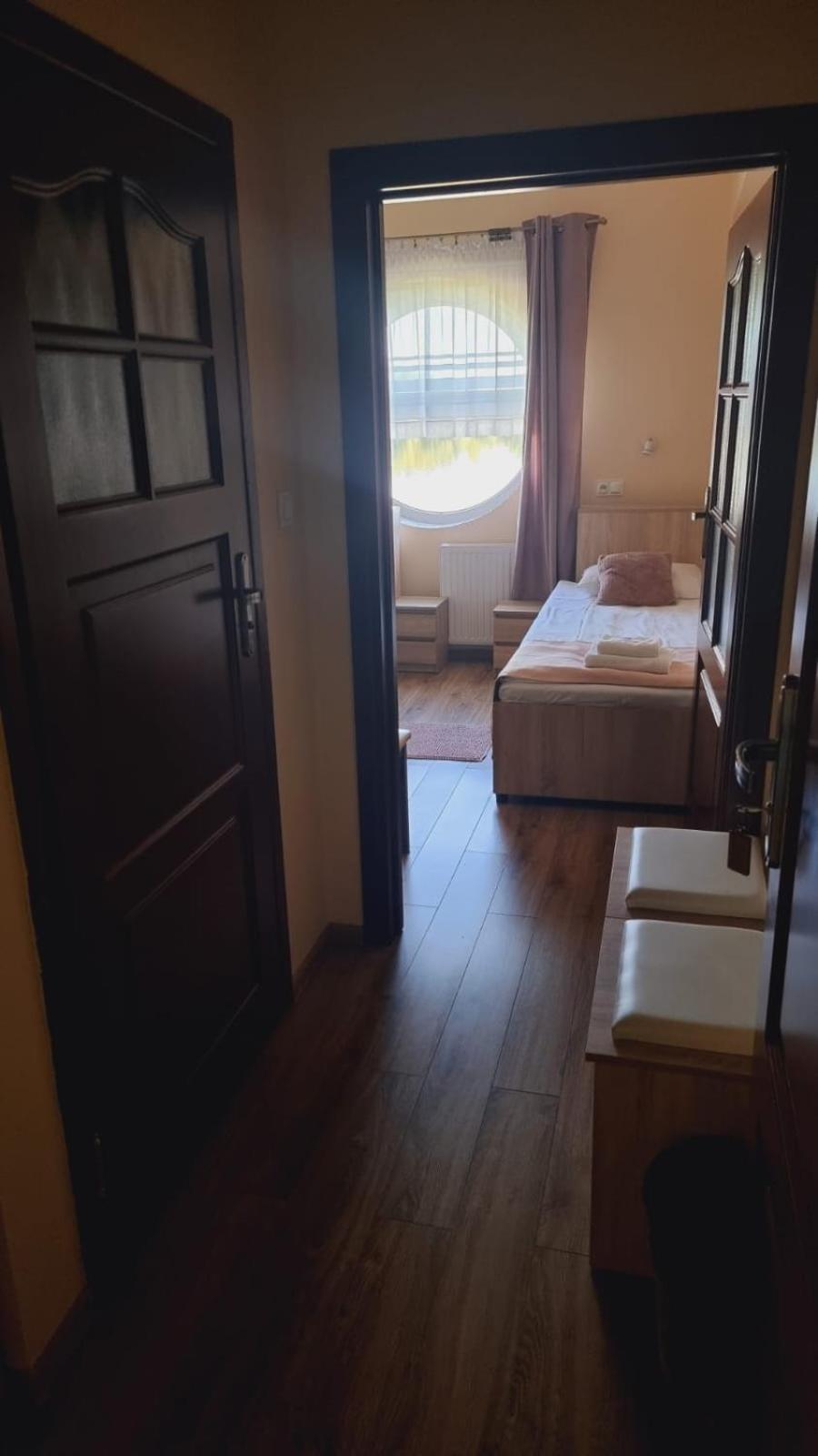 Hotel Mikorzyn Ślesin Extérieur photo