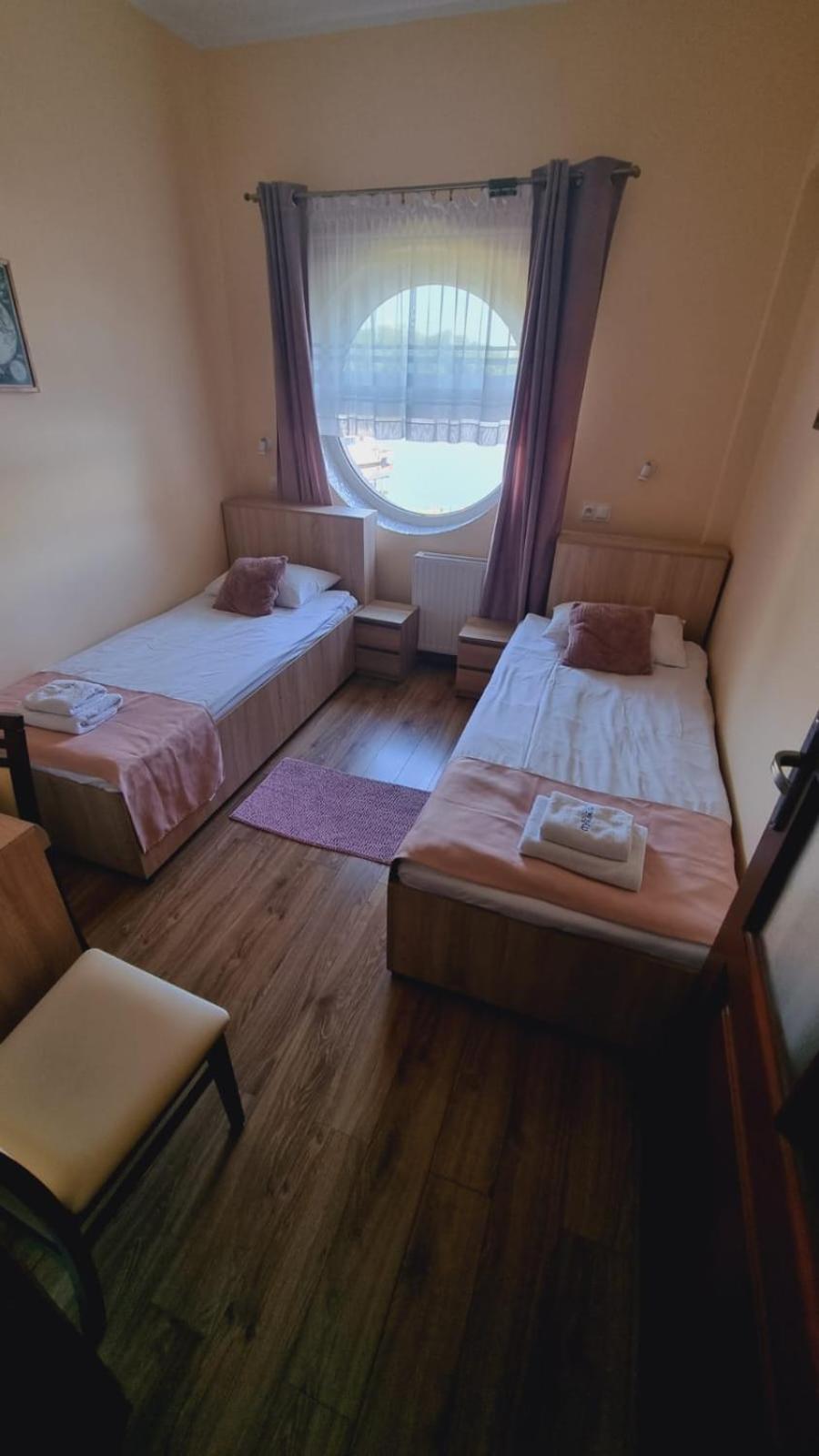 Hotel Mikorzyn Ślesin Extérieur photo